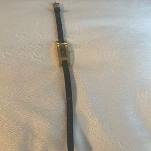 Small Gucci watch no bag ,no box-received as a gift il not sure how authentic.